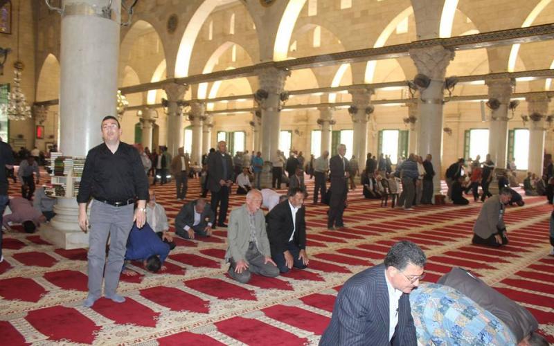 صور: صلاة الظهر من المسجد الأقصى