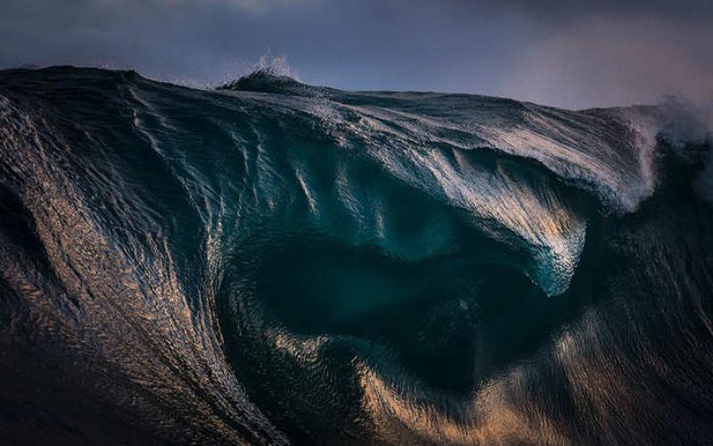 صور: أمواج البحر جبالُ مياهٍ فاتنة