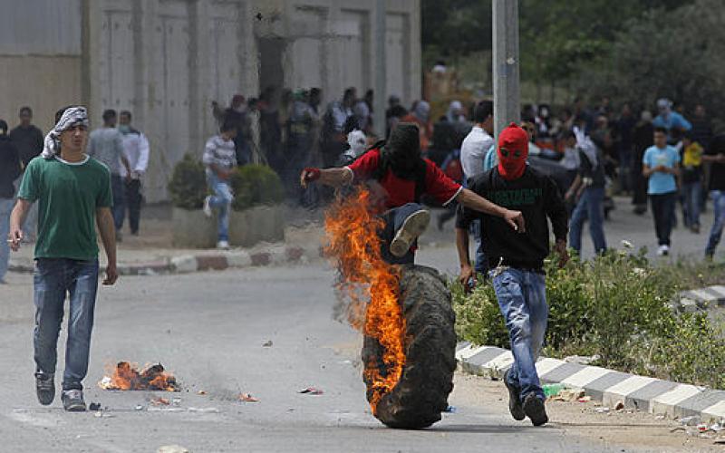 صور..الاحتلال يقمع مسيرة طلابية أمام "سجن عوفر"