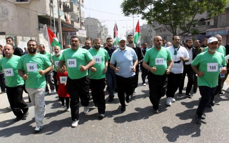 بالصور.. "هنية" يشارك في ماراثون العودة