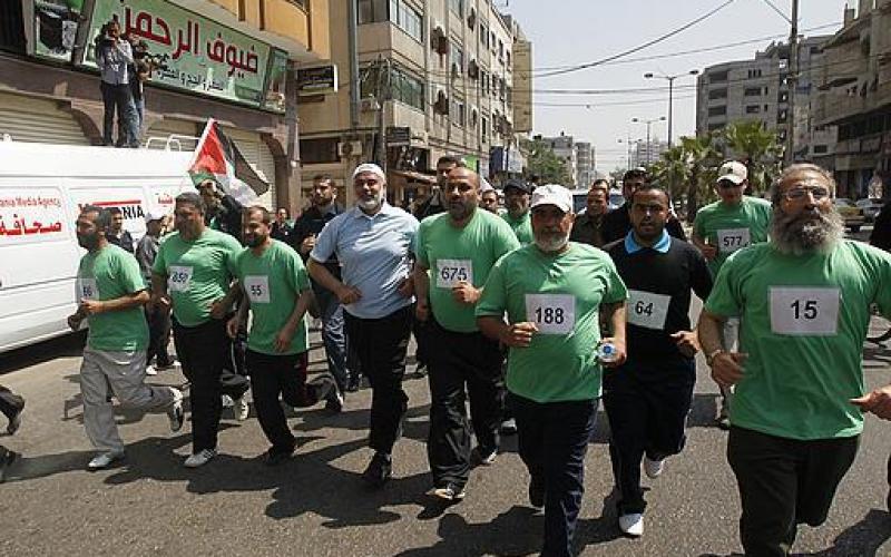 بالصور.. "هنية" يشارك في ماراثون العودة