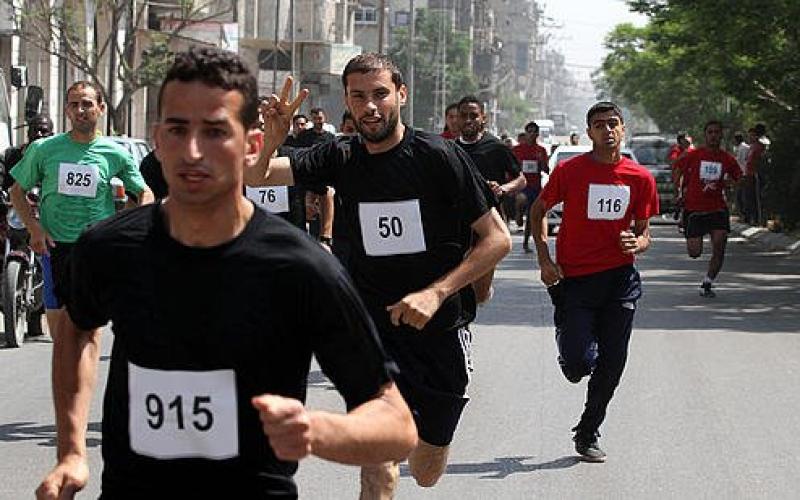 بالصور.. "هنية" يشارك في ماراثون العودة