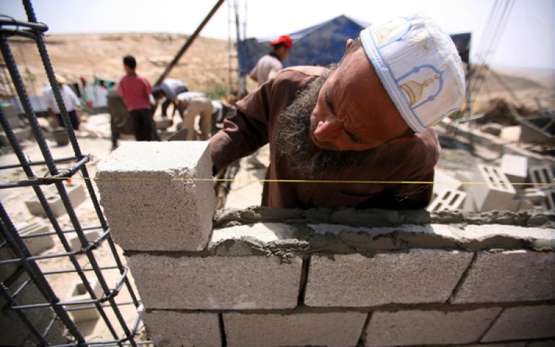 صور.. بناء منازل دمرها الاحتلال بالخليل