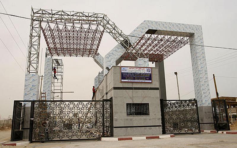 صور.. عملية تطوير وتحسين معبر رفح