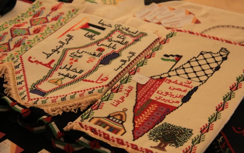 صور: مشغولات العودة بأيدي اللآجئين