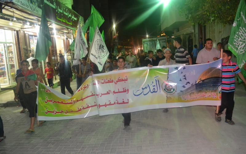 صور: حماس تنظم مسيرة تضامناً مع الأقصى