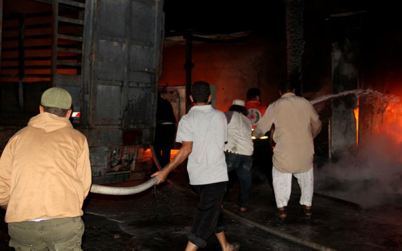 صور: حريق في مزرعة للماشية بمدينة رفح