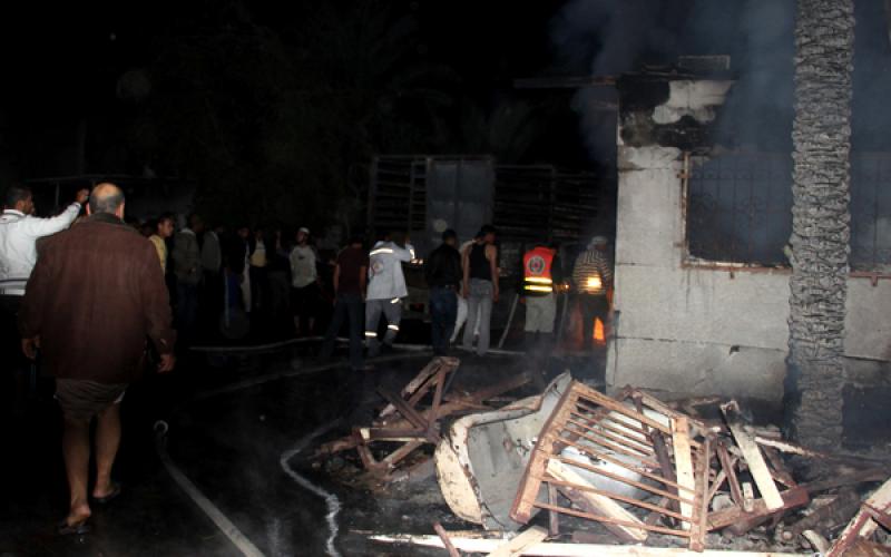 صور: حريق في مزرعة للماشية بمدينة رفح
