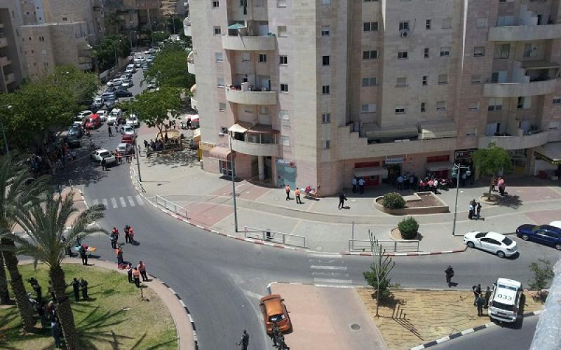 صور: وفيديو.. مقتل 5 إسرائيليين بهجوم على بنك ببئر السبع