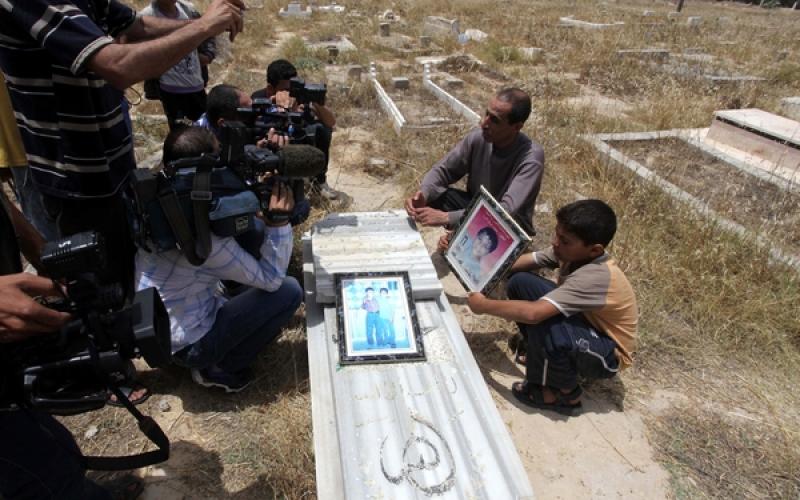 صور: عائلة "محمد الدرة" تعيش الجرح مجدداً