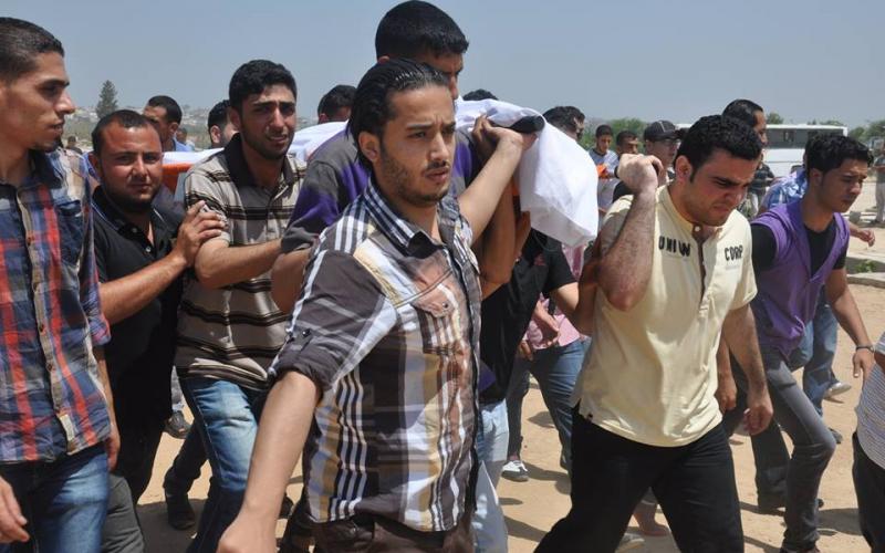 بالصور: تشييع الصحفي أبو صفية وعمه بغزة
