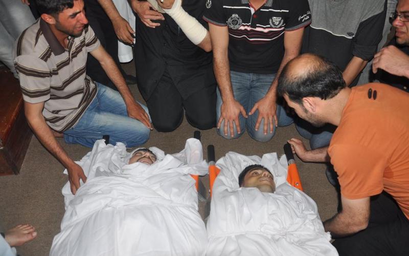 بالصور: تشييع الصحفي أبو صفية وعمه بغزة