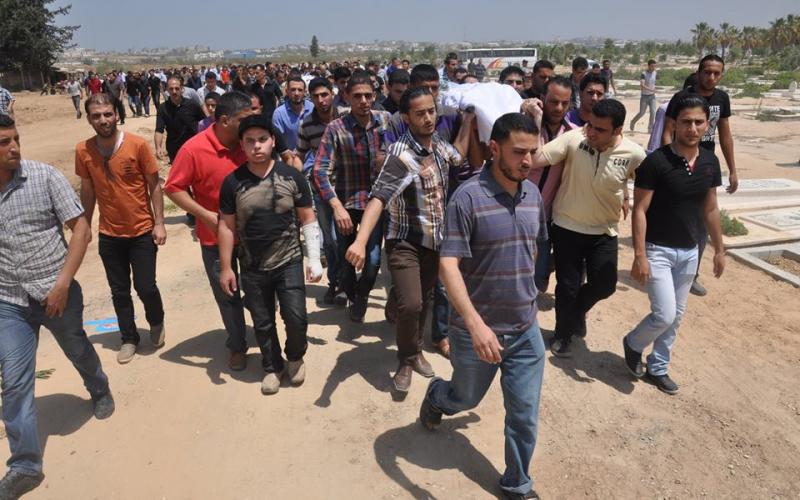 بالصور: تشييع الصحفي أبو صفية وعمه بغزة