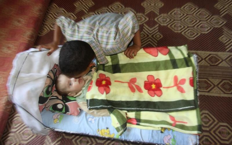 بالصور.. "عائلة علوان".. فقرٌ مدقعٌ ومَرضٌ مفزعٌ