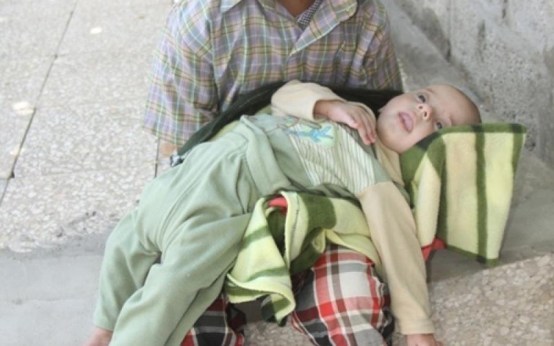 بالصور.. "عائلة علوان".. فقرٌ مدقعٌ ومَرضٌ مفزعٌ