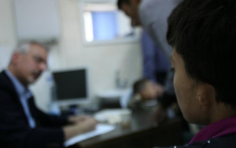 صور: عملية "الشفة الأرنبية" لطفل بالخليل
