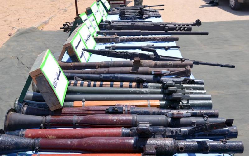بالصور: مصر تضبط سيارات وأسلحة برفح