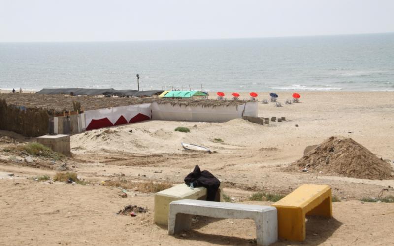 بالصور: مظاهر تنغّص صيف المصطافين