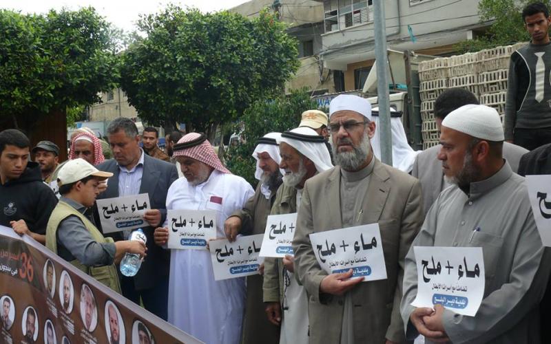 بالصور: وقفة تضامنية مع الأسرى بدير البلح