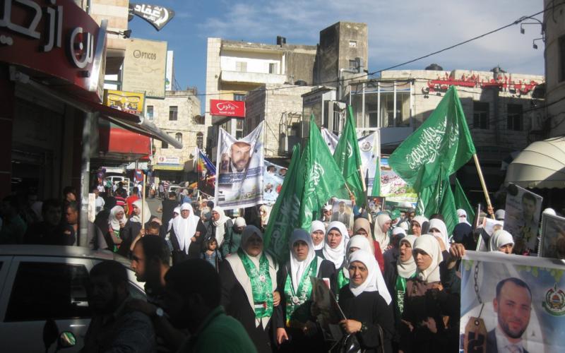 صور: مسيرة حاشدة لحماس دعماً للأسرى بنابلس