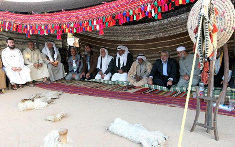 بالصور: هنية يشارك في الخيمة التراثية بالوسطى