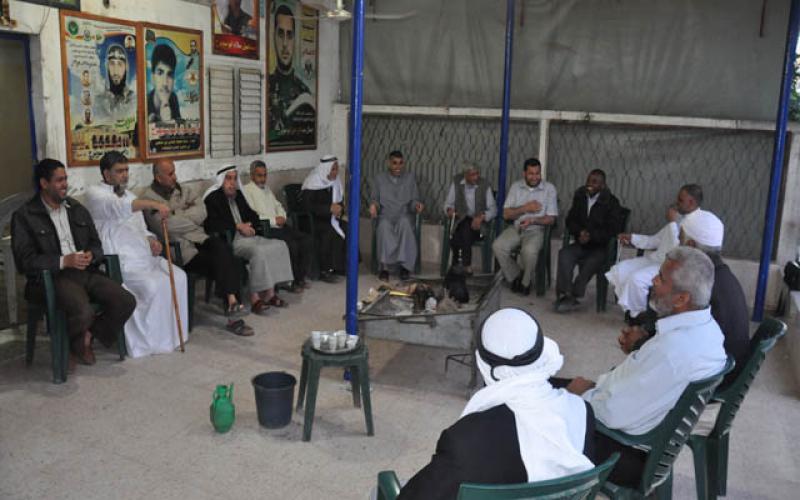 بالصور: حماس تزور عائلة أبوسويرح بالزوايدة