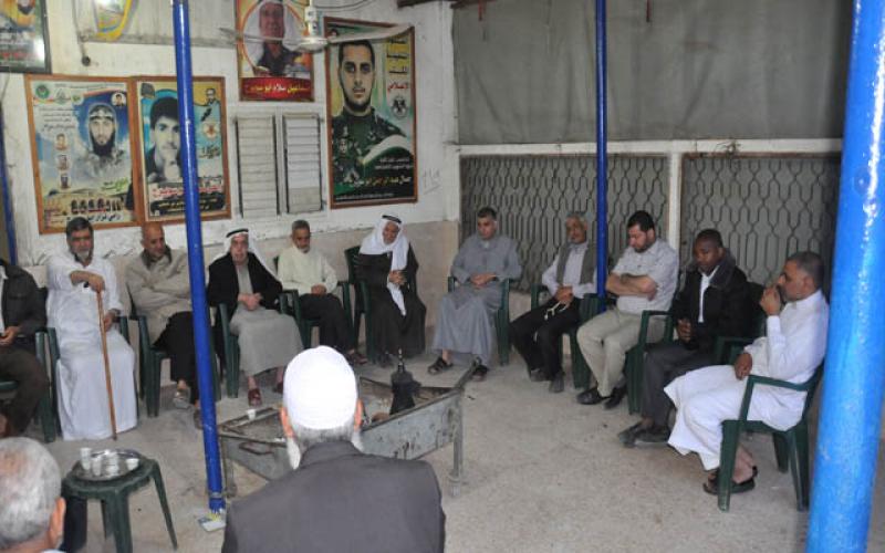 بالصور: حماس تزور عائلة أبوسويرح بالزوايدة