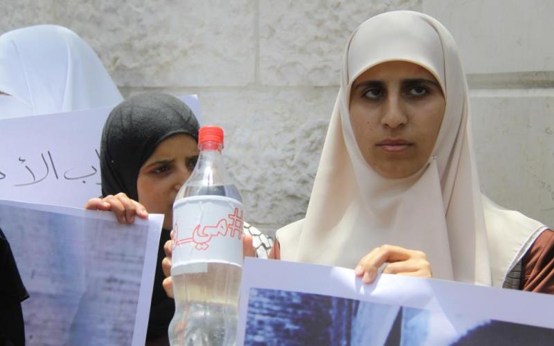صور: شباب الانتفاضة يغلقون "UNDP" بغزة