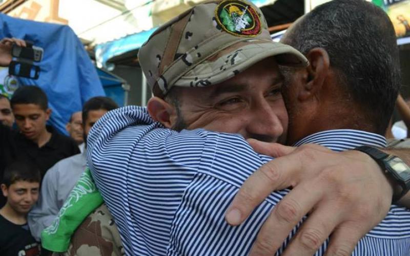 صور: الإفراج عن القسامي "الخليلي" بغزة