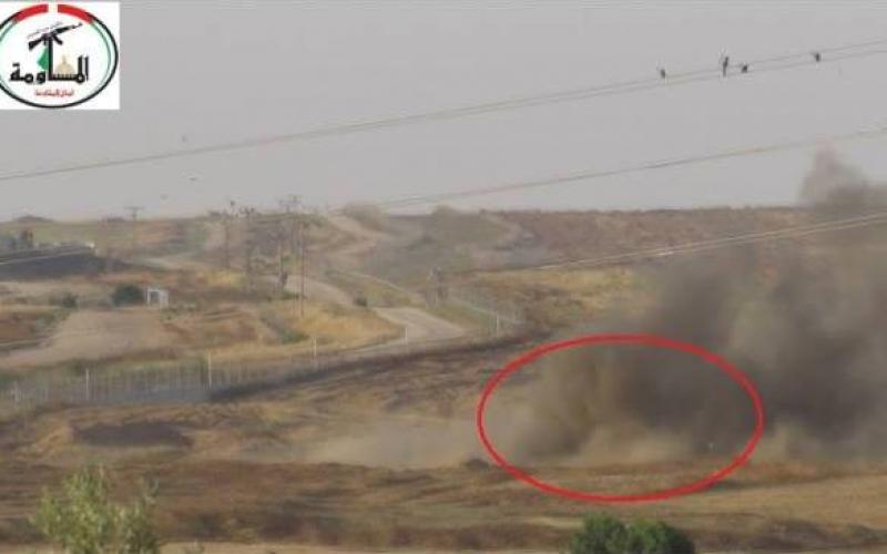 بالصور: تفجير جرافة إسرائيلية شرق خانيونس