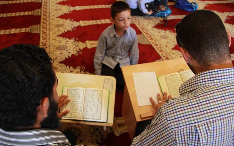 صور: أطفال يرتلون القرآن في "الأقصى"