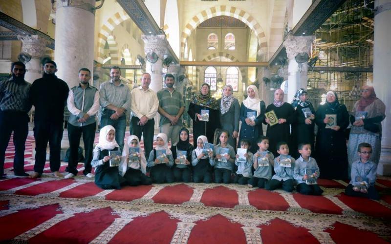 صور: أطفال يرتلون القرآن في "الأقصى"
