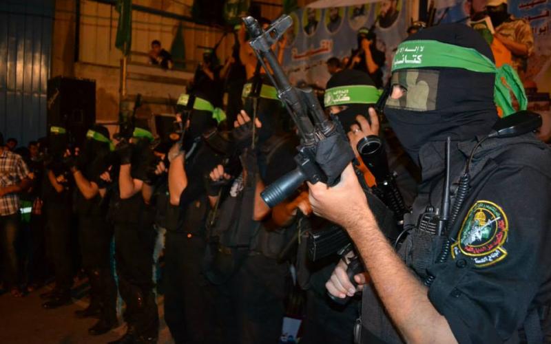 صور: القسام يهنئ "الخليلي" بمناسبة الإفراج