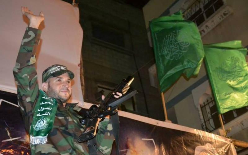 صور: القسام يهنئ "الخليلي" بمناسبة الإفراج