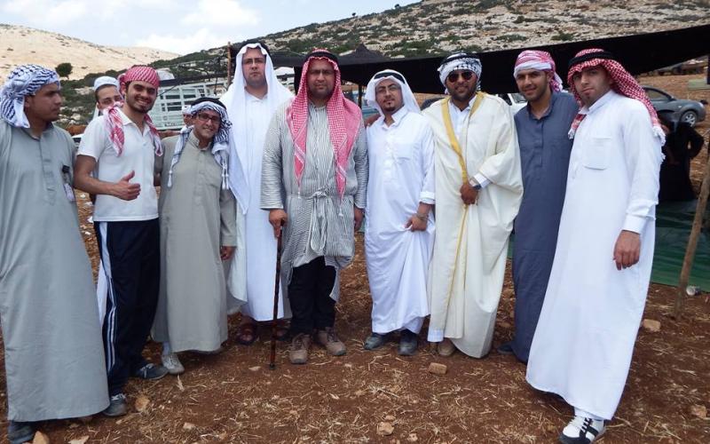 صور: رحلة "حطة وعقال" في المضارب البدوية