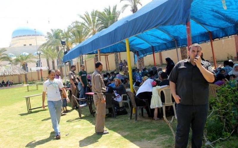 صور: رحلة ترفيهية لسجناء وعائلاتهم بغزة