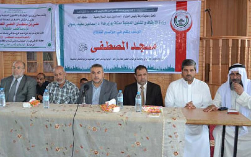بالصور: "رضوان" يفتتح مسجداً بالوسطى