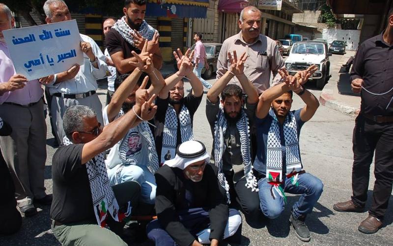 صور: أطول سلسلة بشرية دعما للمضربين بنابلس