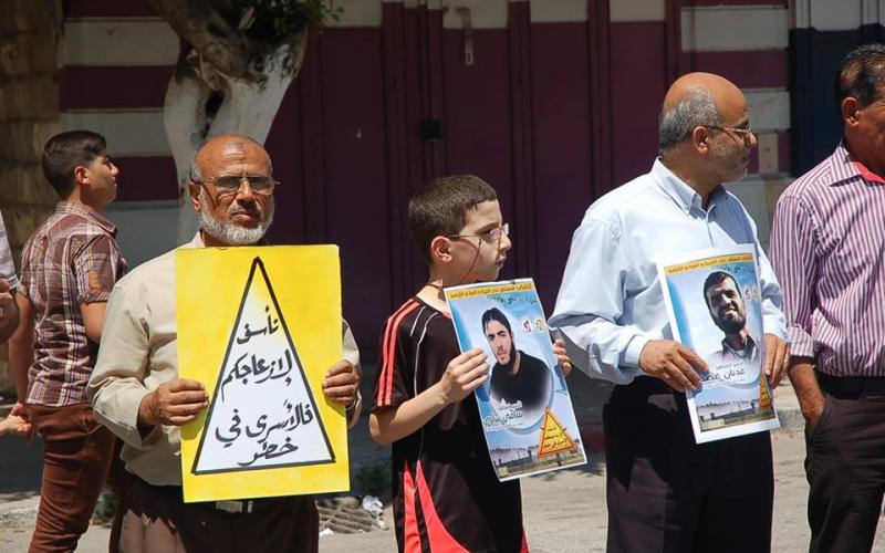 صور: أطول سلسلة بشرية دعما للمضربين بنابلس