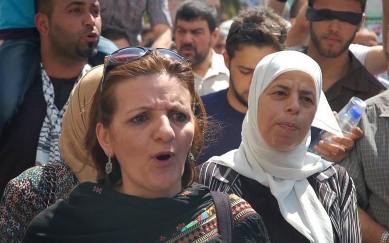 صور: أطول سلسلة بشرية دعما للمضربين بنابلس