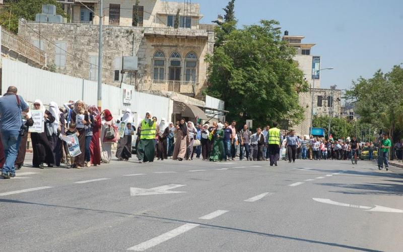صور: أطول سلسلة بشرية دعما للمضربين بنابلس