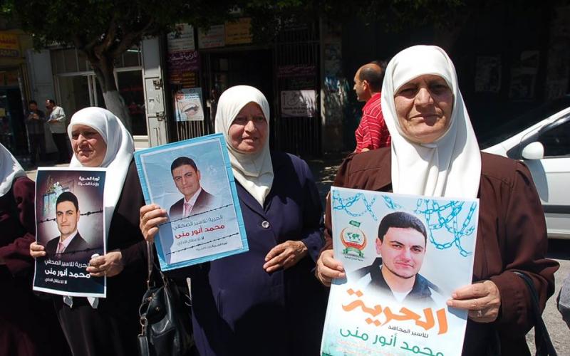 صور: أطول سلسلة بشرية دعما للمضربين بنابلس