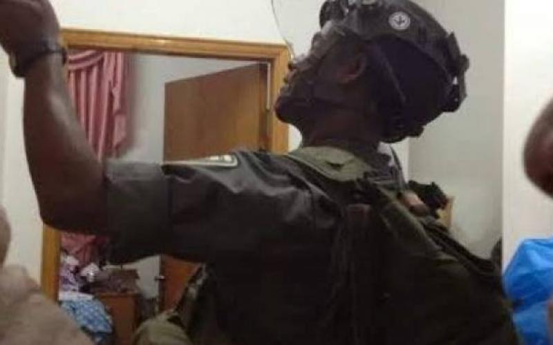 صور: اعتقال11 مواطنا بينهم زوجة مطلوب بالقدس