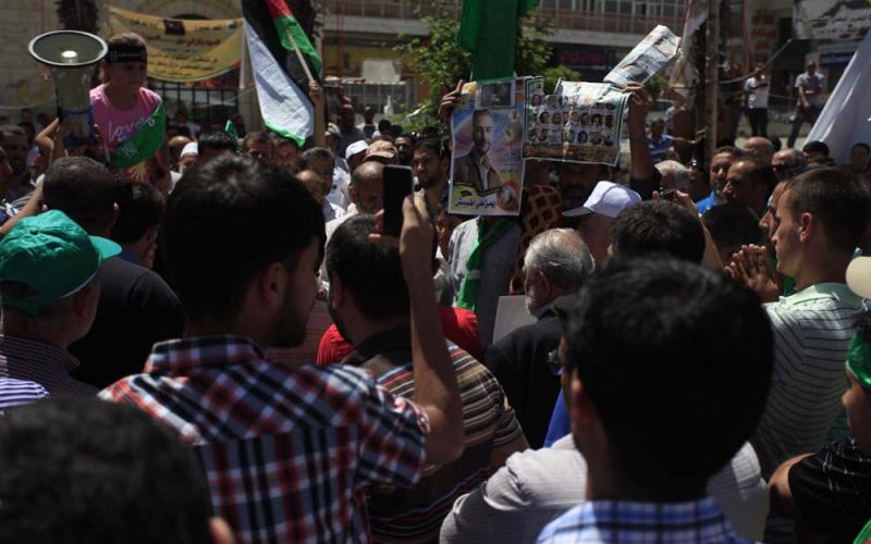 صور: مسيرة لحماس برام الله نصرة للأسرى
