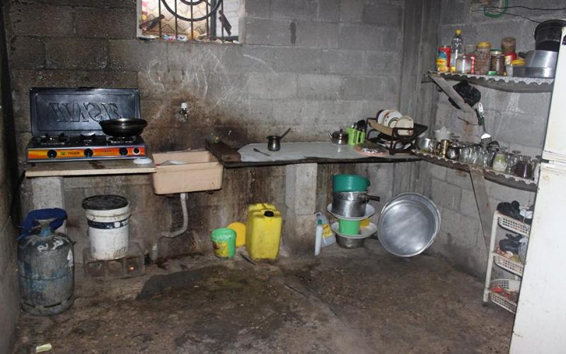 بالصور: مشروع لترميم منازل الأسر الفقيرة بغزة