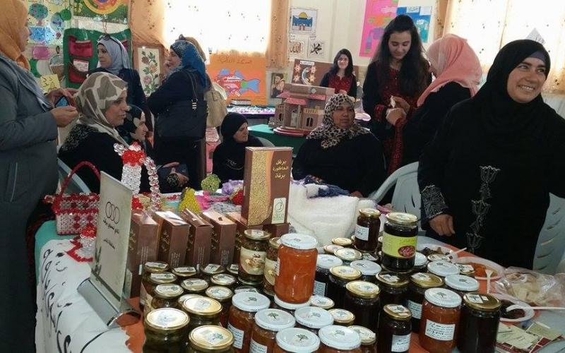 بالصور: افتتاح معرض الكتاب في قرية برقة