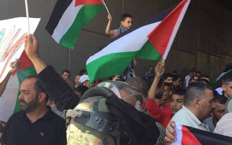 صور: وقفة احتجاجية ضد إغلاق قرية بالقدس