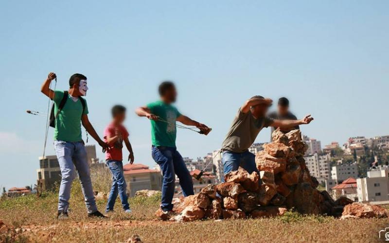 صور: 4 إصابات بمواجهات عوفر بالضفة