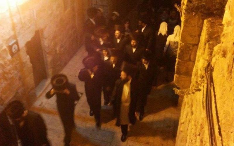 صور: مستوطنون يجتاحون البلدة القديمة