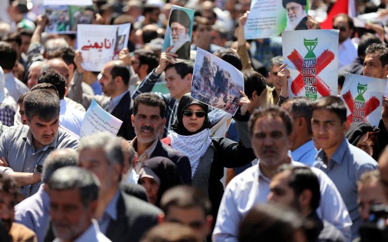 صور: مظاهرات بإيران ضد الهجمات على الحوثيين